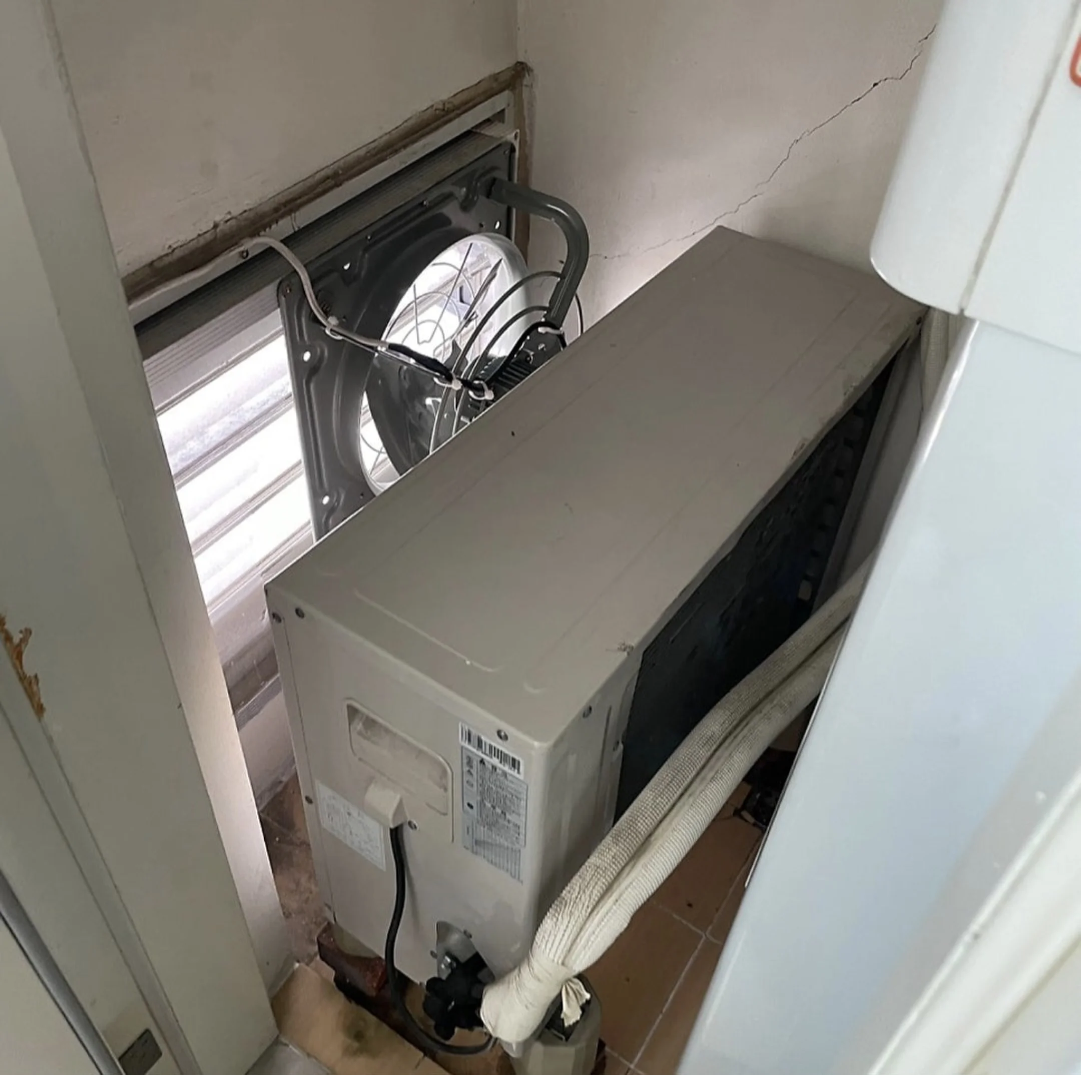 화장실 창문 환풍기 설치